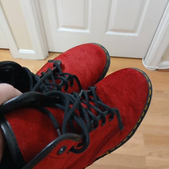 Dr. Martens 1460 Vintage Red Velvet Lace-Up Combat Boots 6 UK 8 USA for Women - Picture 3 of 12